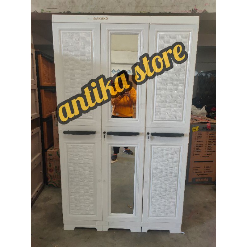 Lemari AKAKO LP3P MODERN