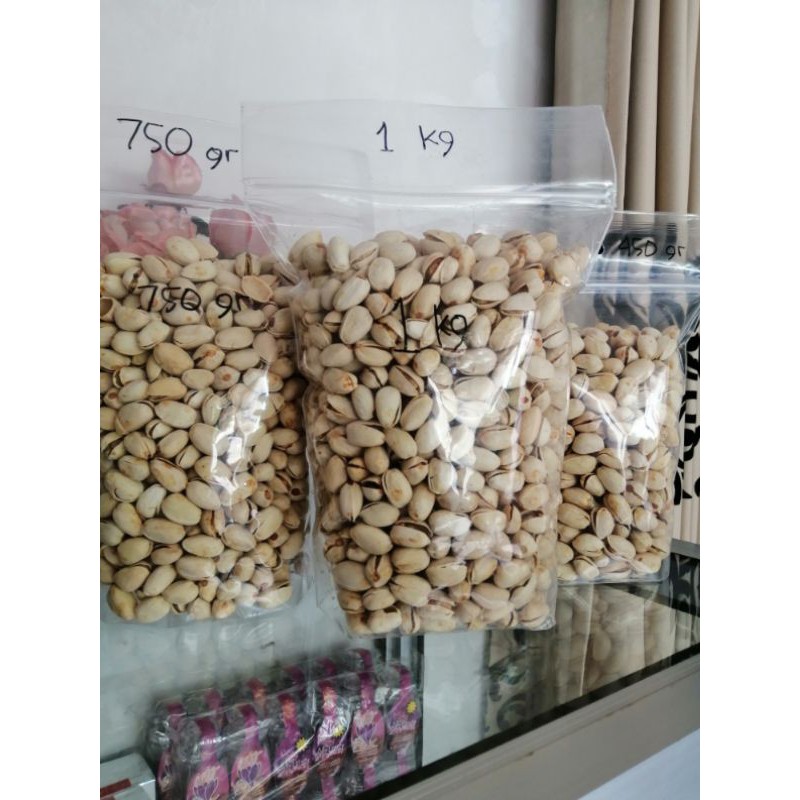 

kacang fustuk / pistachio