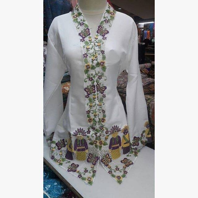 Kebaya encim Bordir Ondel-Ondel