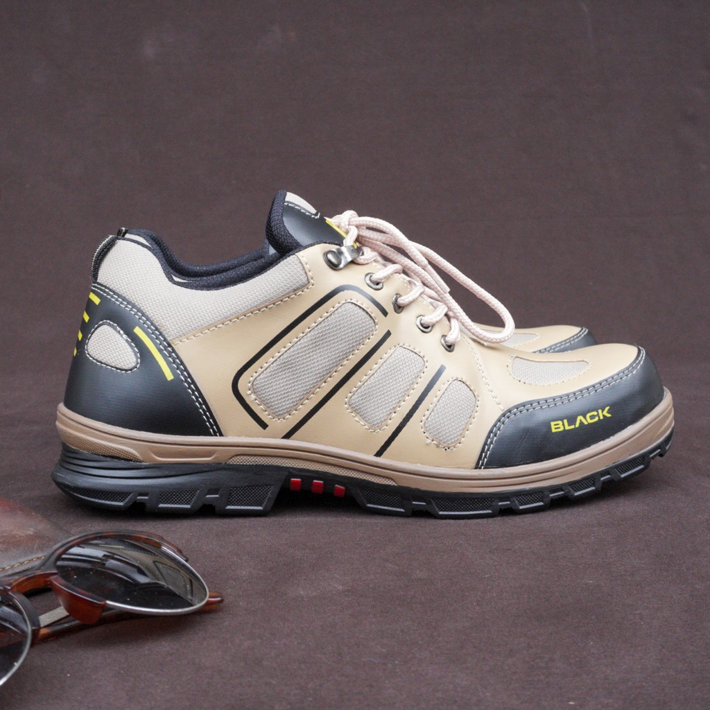 Sepatu boots black force alder Cream Sepatu gunung hikking touring kulit sintetis Model boots pendek