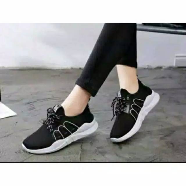 SEPATU WANITA / SNEAKERS M TALI - HITAM / PUTIH / PINK