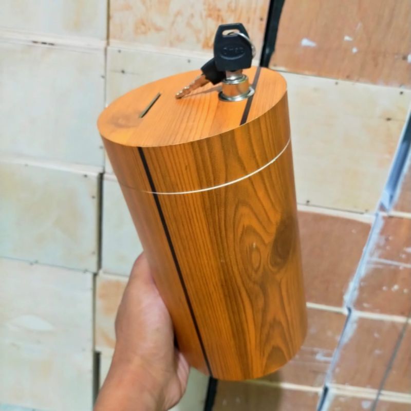 Celengan Besar Motif Serat Kayu (Pakai Kunci) - Celengan unik Anti penyok-KAYU MUDA