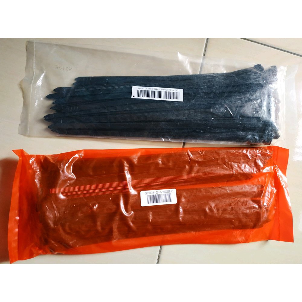 kabel ripet atau  kabel ties atau ripet ukuran besar & kecil hitam panjang 30 cm lebar 7 mm tebal