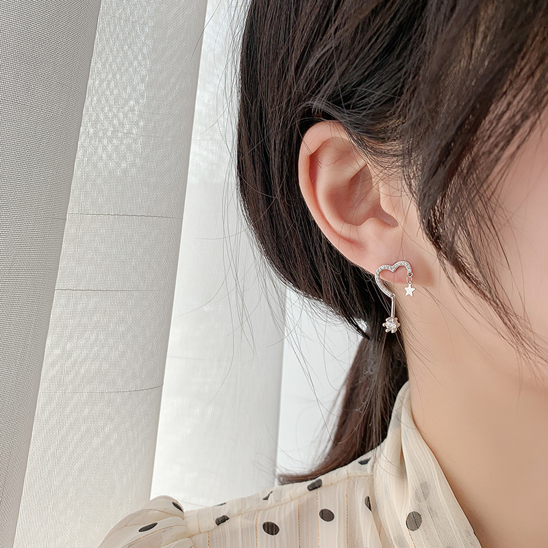 Berlian Kilat Berbentuk M- Anting pentagram Aksesoris Korea Wanita