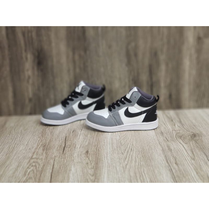 Sepatu Anak Laki dan Sepatu Sneakers Anak Perempuan Jordan Kids Sepatu Anak Laki Laki 10 Tahun Sepatu Anak Sneakers Laki Laki Perempuan Nike Jordan low Grade Original