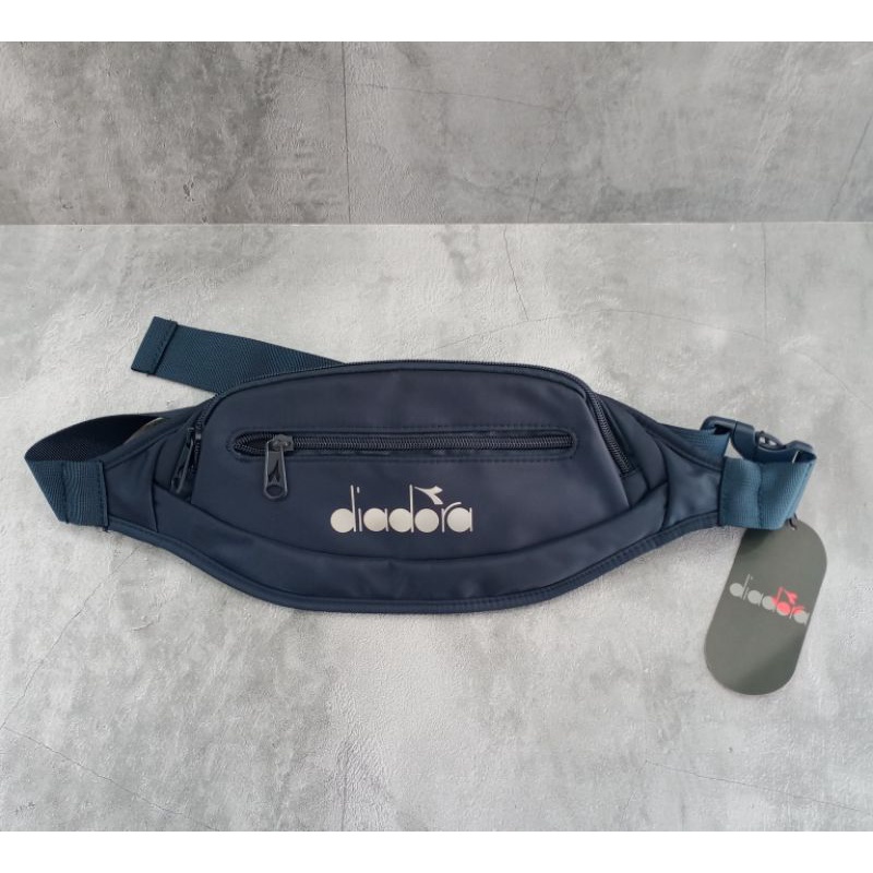 Tas Pinggang - Diadora Cantona Waistbag - Black/Navy [DIAWB220633B] - Original