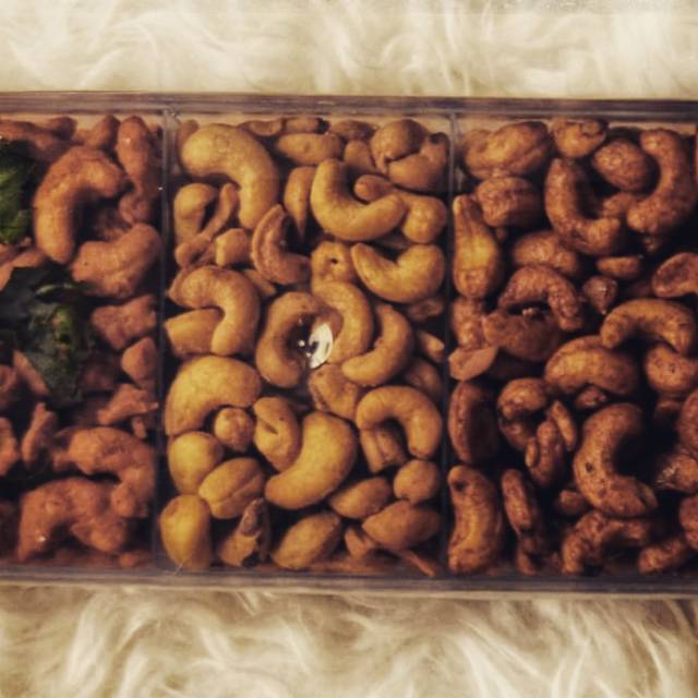

Kacang mede 3 rasa premium