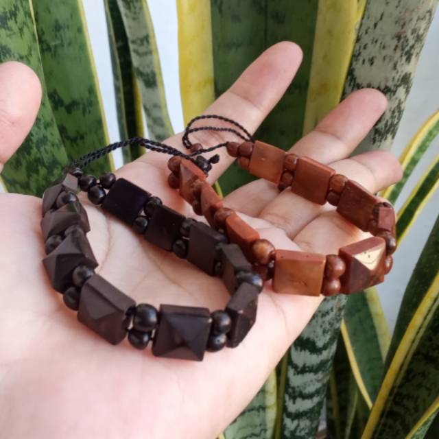 Gelang kaukah kokka piramid Lurus