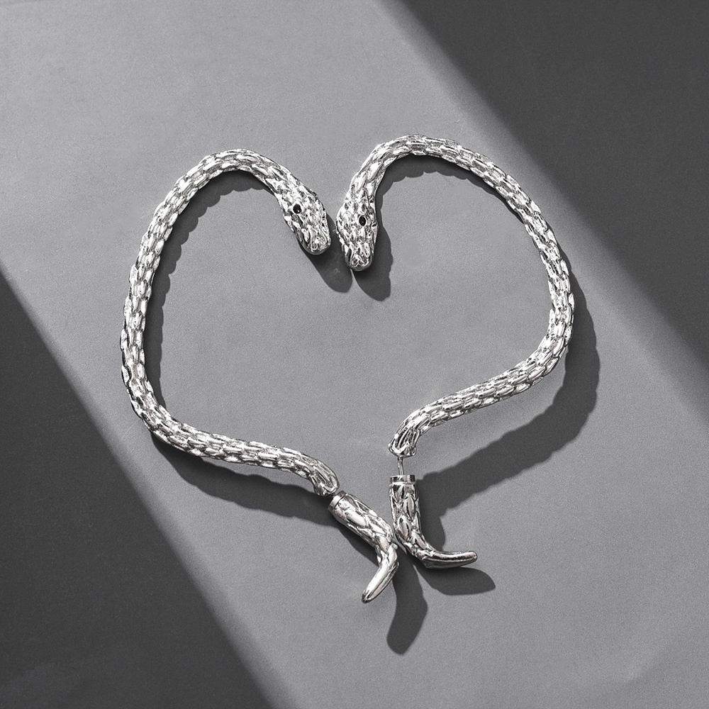 Anting Klip Bentuk Ular Warna Silver Gaya Punk Hip-Hop Retro Minimalis Vintage Untuk Wanita