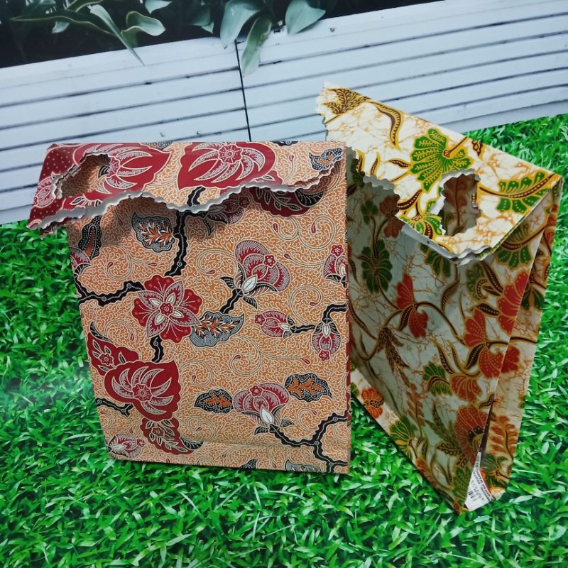 

Kertas Kado Instan KECIL Bungkus Kado Instan KECIL seri BATIK-Model love