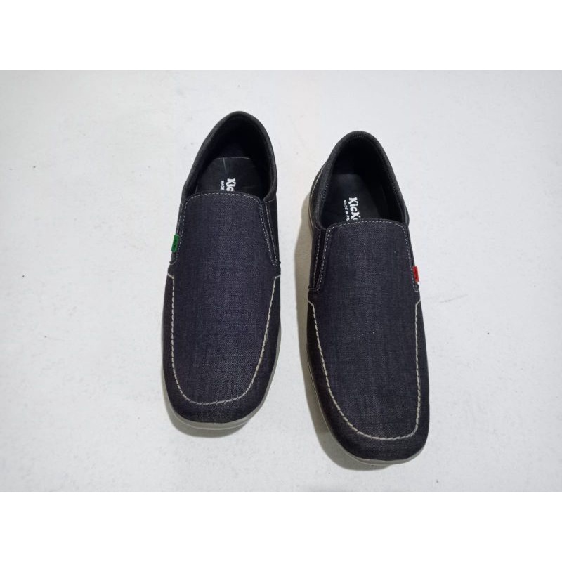 sepatu pria formal/casual.sepatu pantopel/sepatu santai pria canvas levis