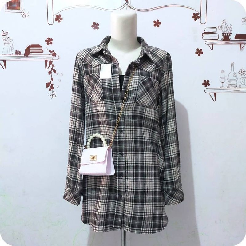 kemeja flanel abu