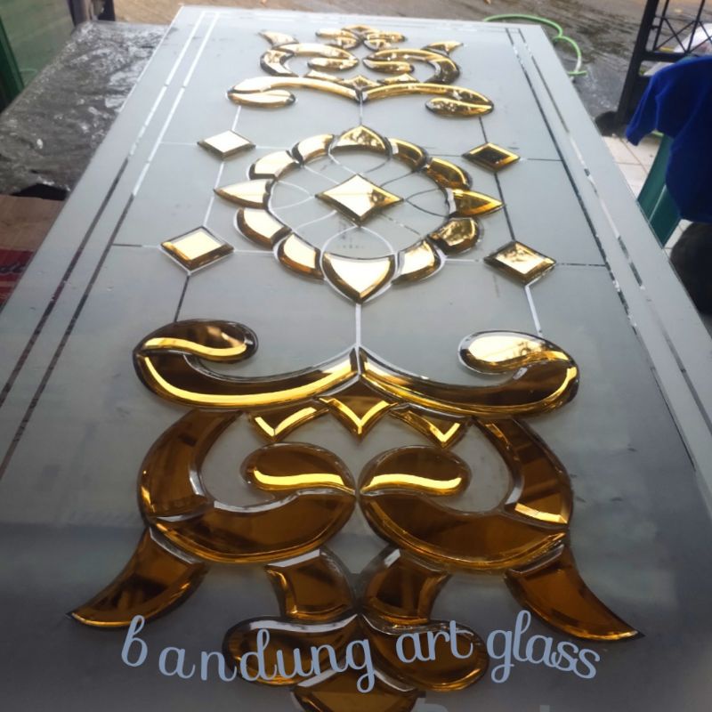 kaca inlay, patri, bevel, grafir, lukis, dekorasi dan lain lain