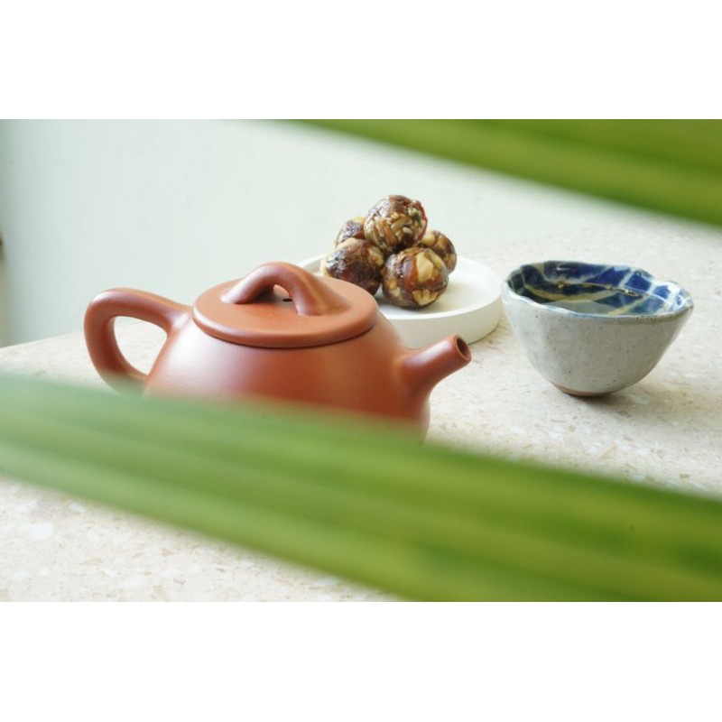 

Dates with Teapot Set