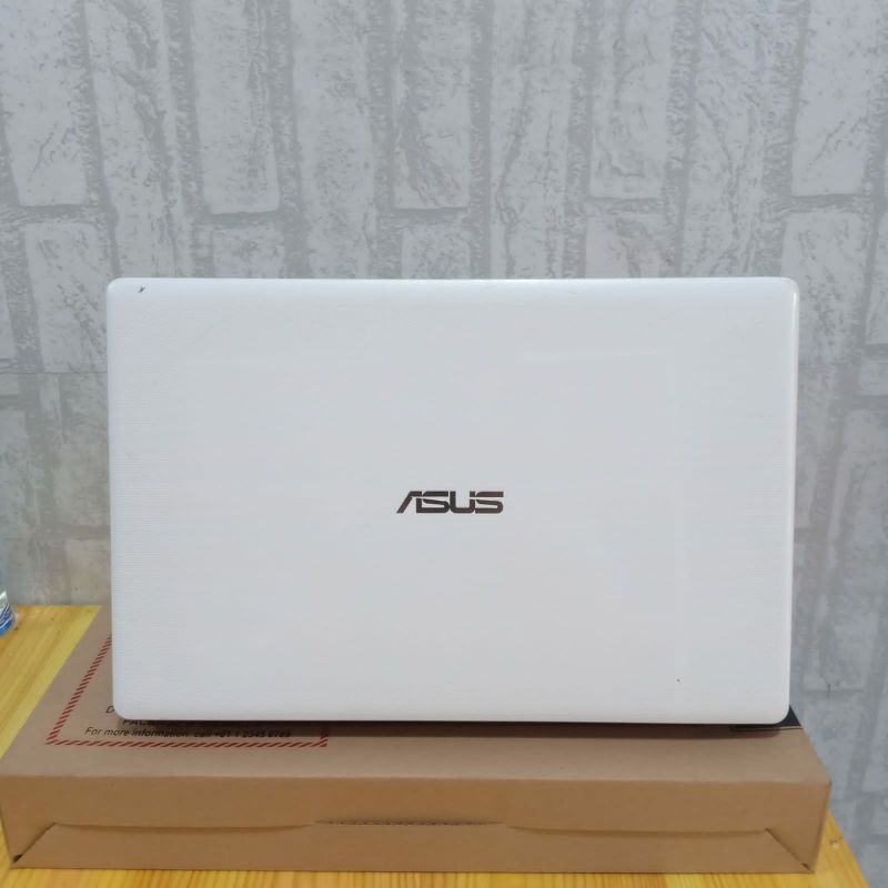 Laptop Asus A550LN, Core i5-4200U Doblevga Nvdia geforce GT720M 2GB Ram 4GB HDD 1TB Layar 15 inch Windows 10 Siap pakai full aplikasi