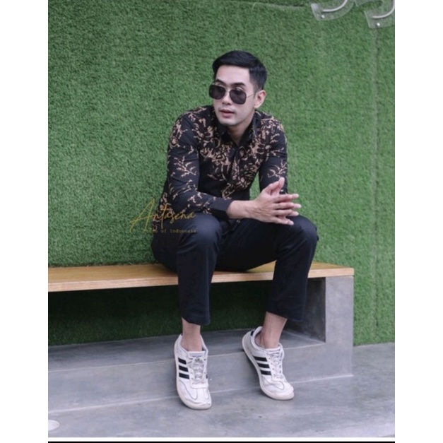 WIGUNA AKAR SOGAN  Kemeja Batik Pria Lengan Panjang Slimfit Bahan Katun Printing Hem Baju Seragam Kantor Modern Lapis Furing Halus