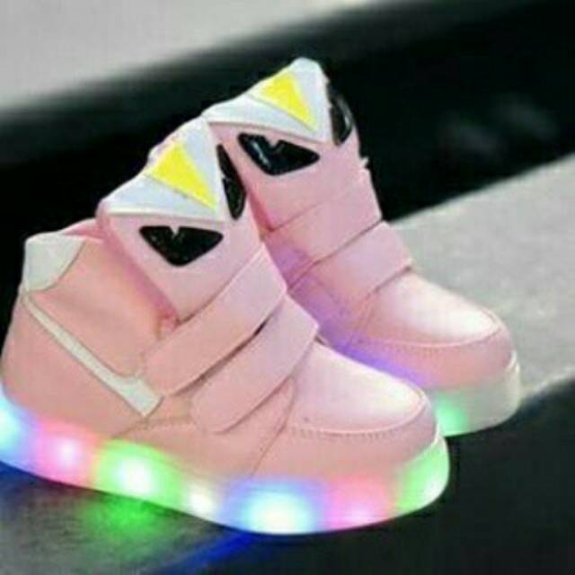 Sepatu LED Fendi Monster