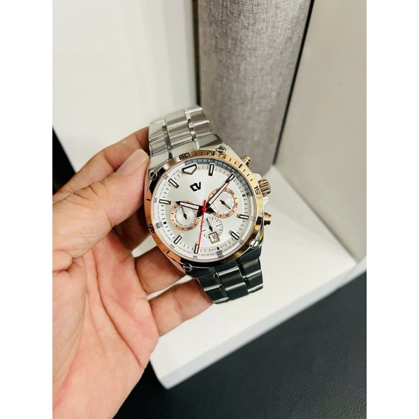 jam christ verra cowok