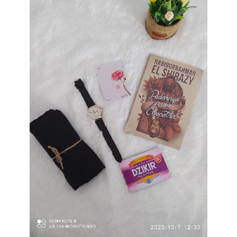 

HAMPERS/ GIFT BUKU- KADO ULANG TAHUN