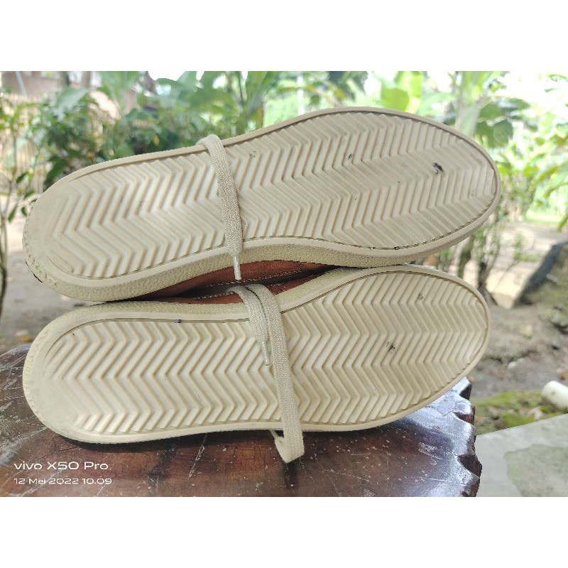 Sepatu Second BURBERRY