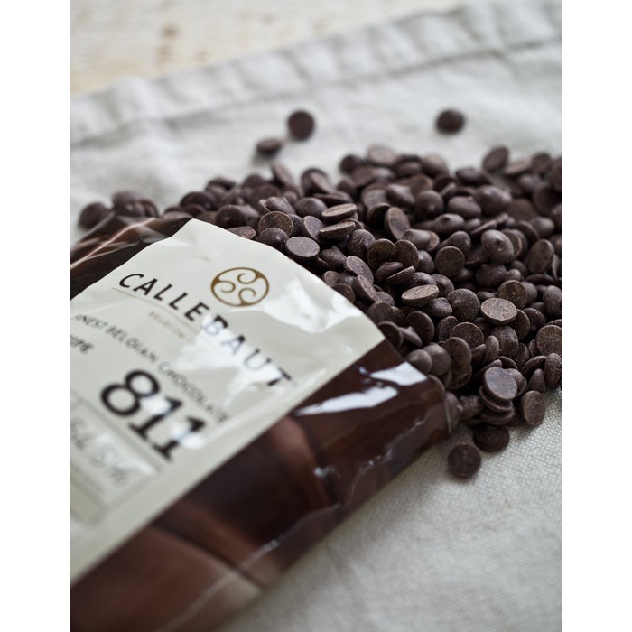 

Original Callebaut Dark Chocolate Couverture Callets 811 54,5% 1 Kg