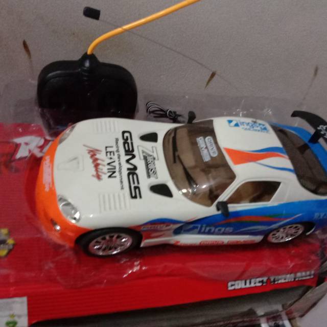 Mobil remot drift ukurna besar ada suara klakson batre di cas