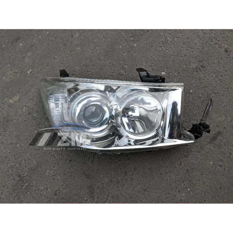 Headlamp Toyota Fortuner 2010 lampu depan Fortuner satuan