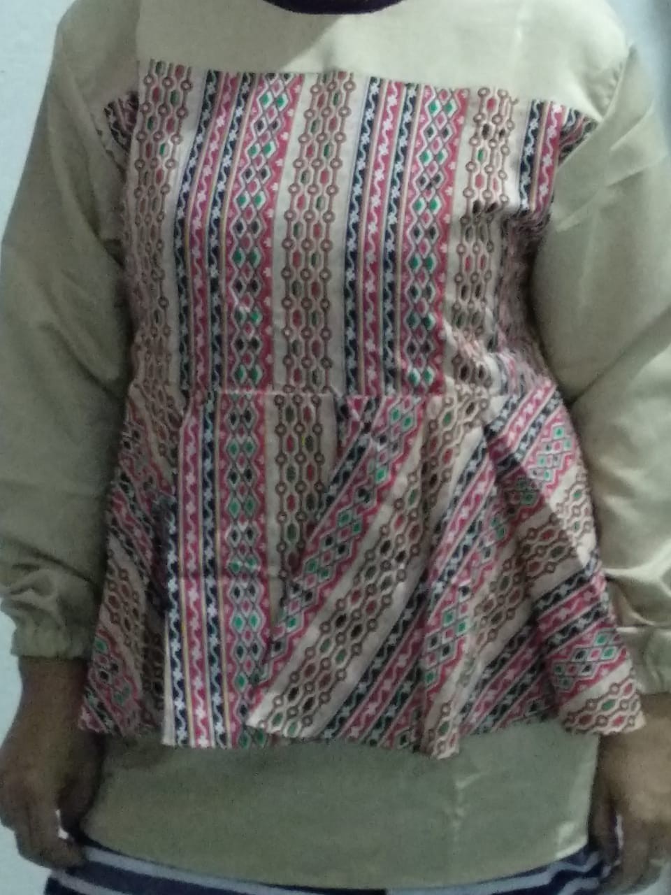 Atasan Batik Wanita Laurensia Potong Tengah 8831