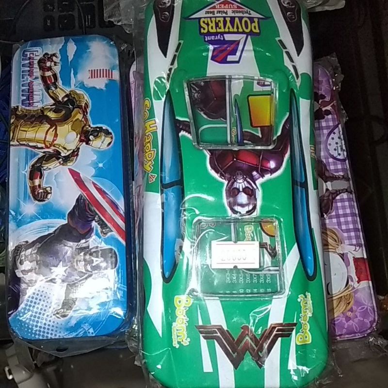 

Tempat pensil Dari seng motif mobil