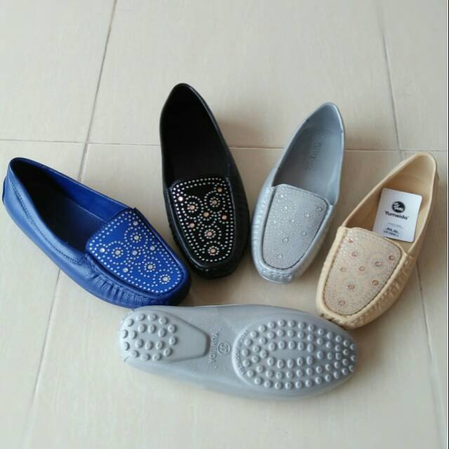 SEPATU JELY