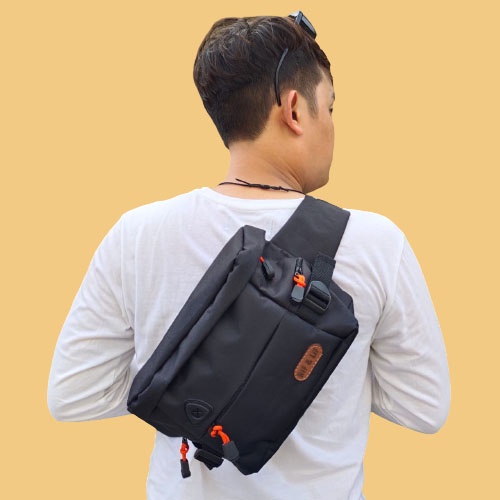 Tas Selempang Pria Laki-laki Cowok Casual Kasual untuk Traveling Bahan Synthetic Leather Warna Hitam / Tas Pria untuk Jalan-Jalan Distro Murah dan Keren