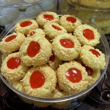 

Strawberry keju thumbprint