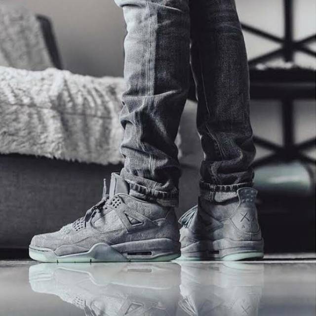 kaws grey jordan 4