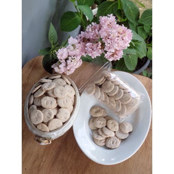 

Roti sagu //khas sambas//berat 180g per bungkus