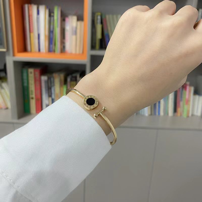 Gelang Tangan Wanita Bulat Hitam Huruf Romawi Black Circle Dalika
