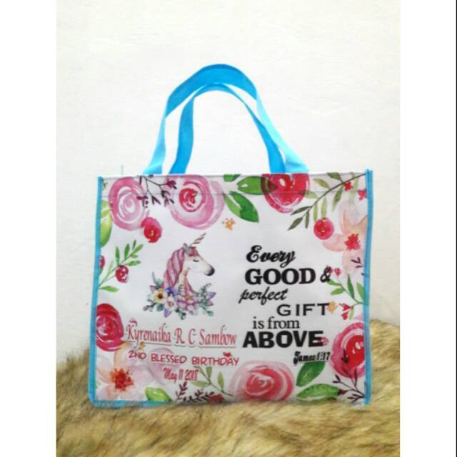 

Tas Ultah Custom Uk 25x15x25 (pxlxt)