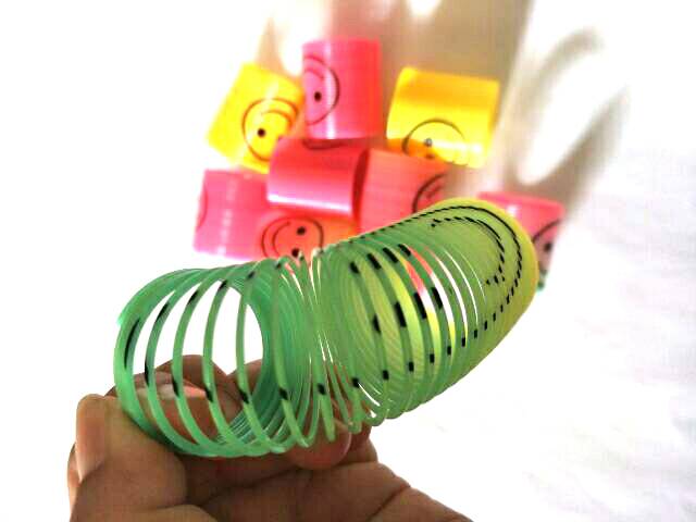 Mainan Per Slinky Smile 3.5cm / Per Pegas Per Yoyo Rainbow Anti Stress Lucu Rainbow Magic Spring Suvenir Goodiebag Anak Murah