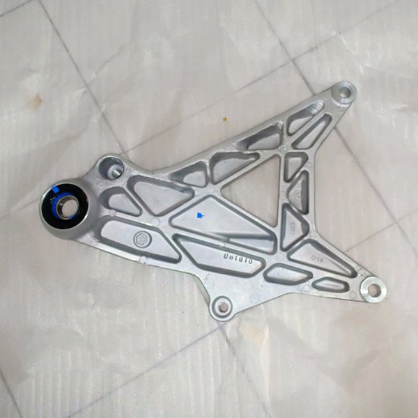 arem arm dudukan knalpot vario 125 150 new 2018 K59j original