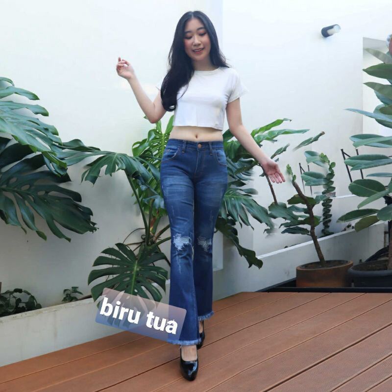 OOTD Celana Cutbray Rawis Jeans Wanita Motif Sobek tidak tembus Kekinian dan Kece Rekomendasi Influencer