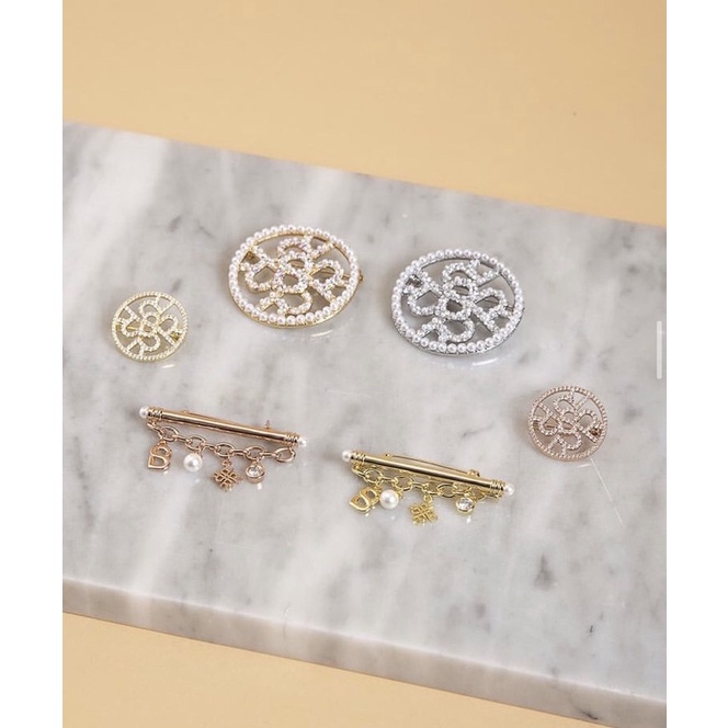 THE XANADU BROOCH BUTTONSCARVES X RIA MIRANDA