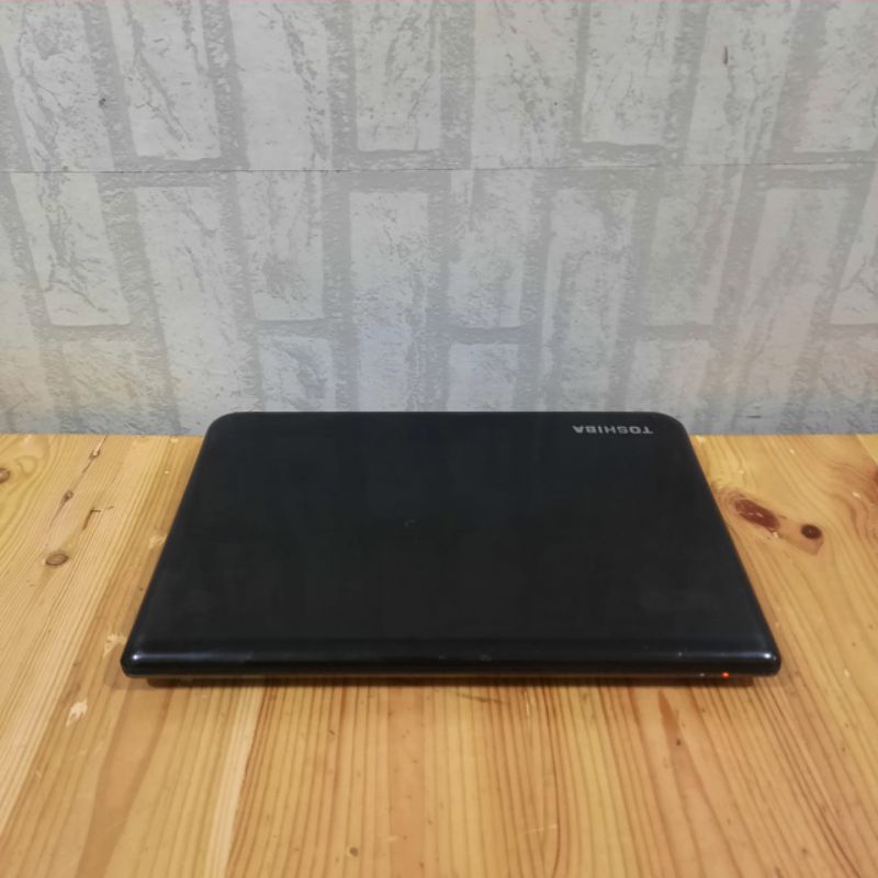 Laptop Toshiba Satelite C40-A intel Cor i3 Ram 4GB HDD 500GB Windows 10 Layar 14 inch Full aplikasi siap pakai