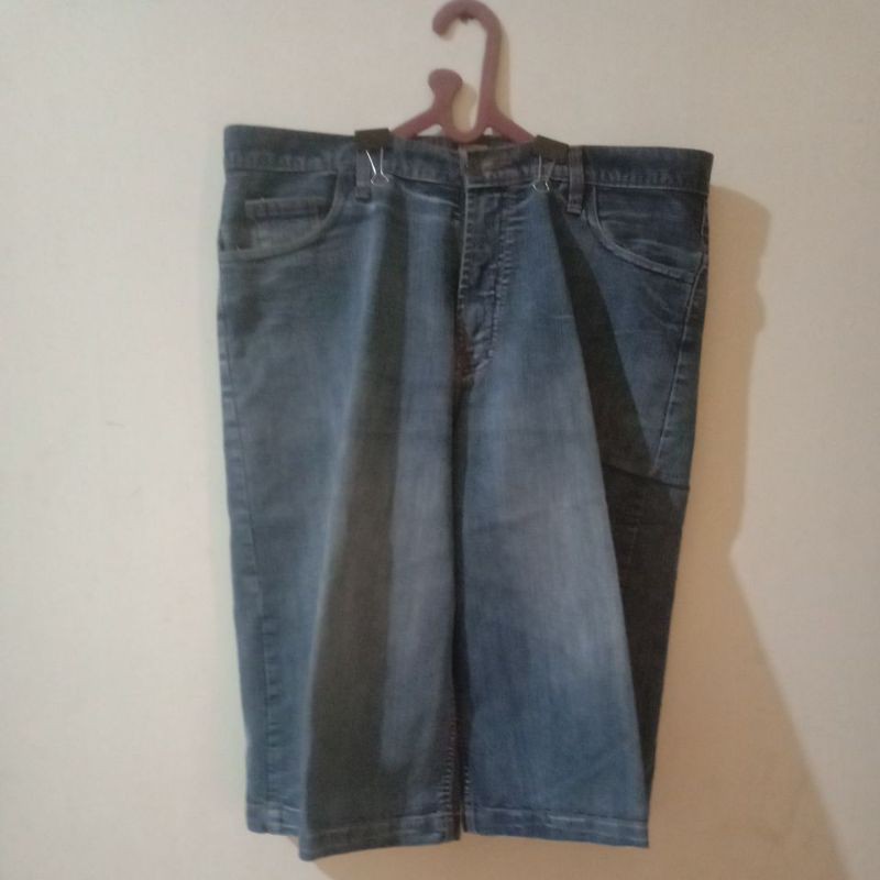 Celana Jeans Pendek Pria Bekas