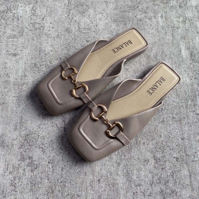 SALE DEFECT Sandal Selop Kotak 125