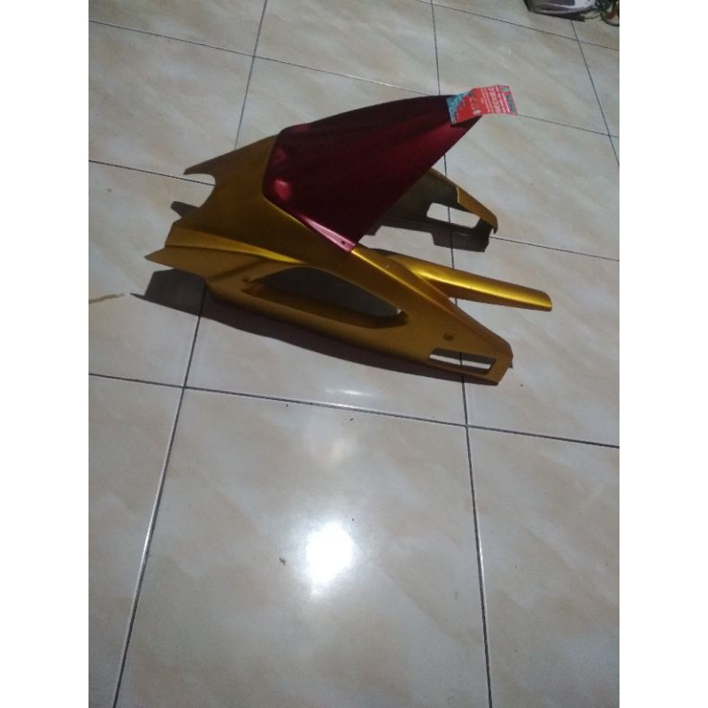 Cover swing arm CB 150 R Merah Doff list gold Doff