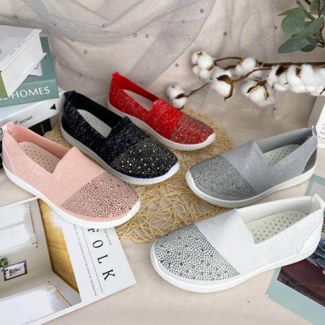 Sepatu Sneakers K015