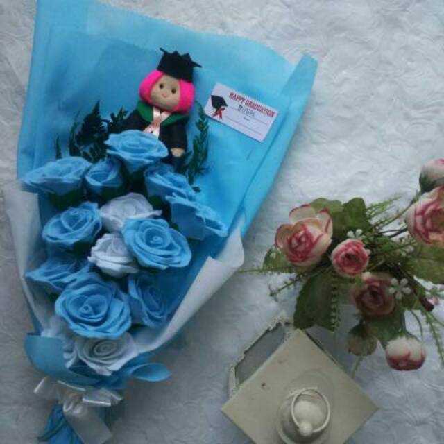 Buket bunga/buket boneka/buket wisuda/kado wisuda/kado ultah/kado unik/kado murah/boneka flanel