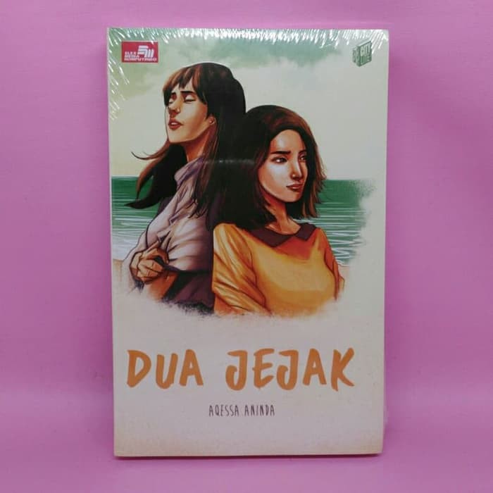 Citylite: Dua Jejak oleh Aqessa Aninda