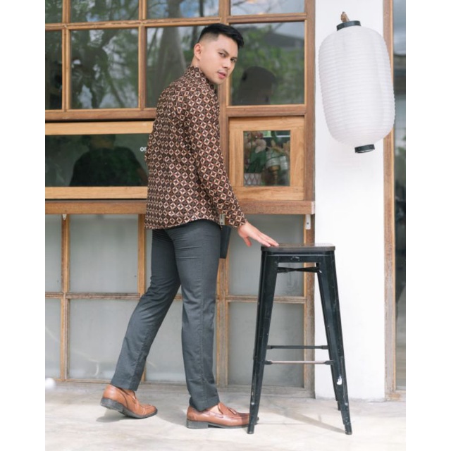 KEMEJA BATIK PRIA MOTIF GETENG PECAH SLIMFIT LENGAN PANJANG