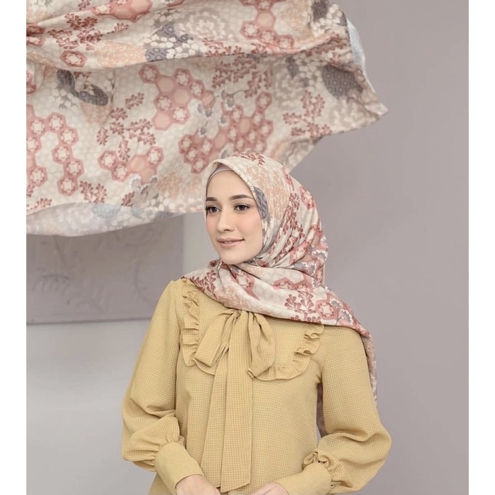 Preloved marina scarf wearing klamby