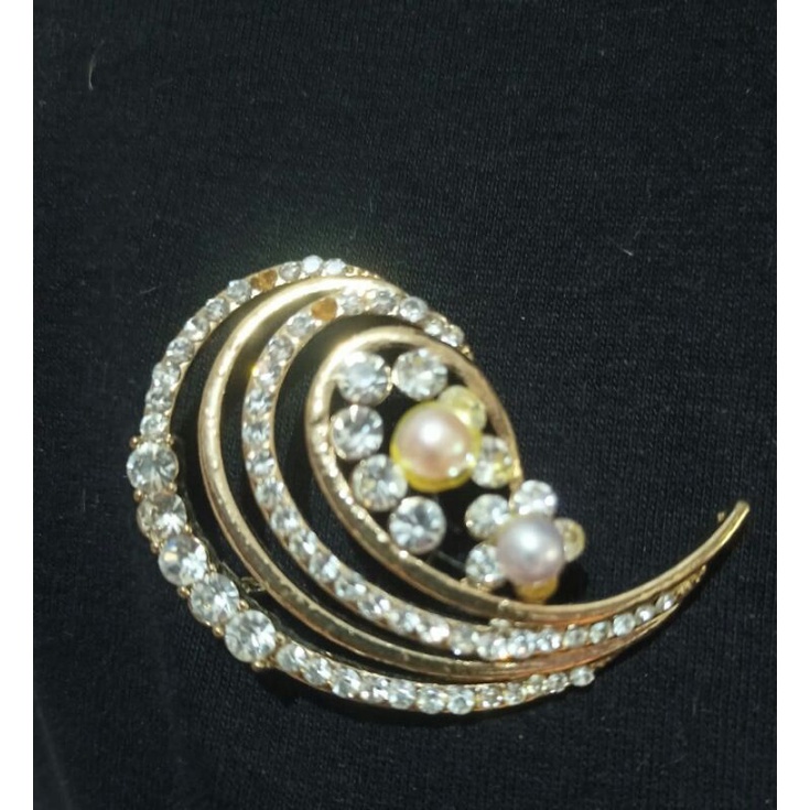 Bros bulan sabit mata putih